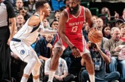 NBA约基奇补时争议绝杀勇士，终结对手七连胜登顶西部引热议